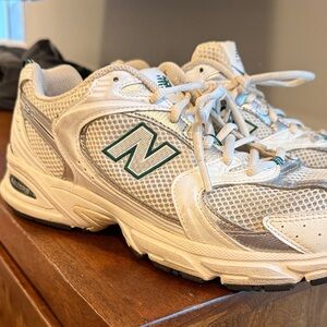 Women’s New Balance 530 Green and white sneakers